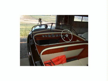 Pontoon Tracker Fishing Boat Guide
